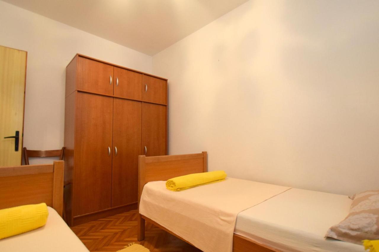 Apartment Angela Malinska Exterior photo
